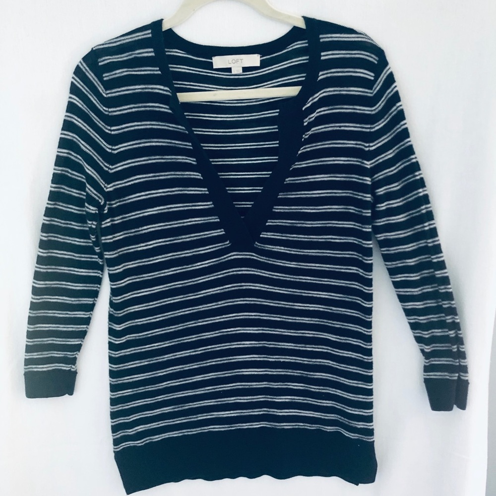 Ann Taylor Loft V neck light weight sweater